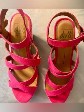 DV by Dolce Vita Pink Strappy Women's Sandals, size 7 1/2